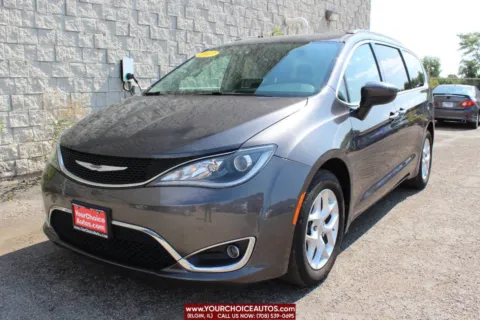 Gray 2017 Chrysler Pacifica Touring Plus for sale in Elgin, IL