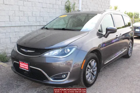 Gray 2019 Chrysler Pacifica Touring L Plus for sale in Elgin, IL