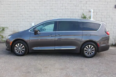 Photos of 2019 Chrysler Pacifica Touring L Plus for sale in Elgin, IL at Your Choice Autos - Elgin