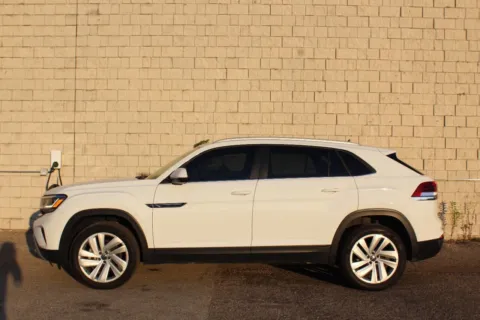 Photos of 2020 Volkswagen Atlas Cross Sport V6 SE 4Motion AWD 4dr SUV w/Technology for sale in Elgin, IL at Your Choice Autos - Elgin