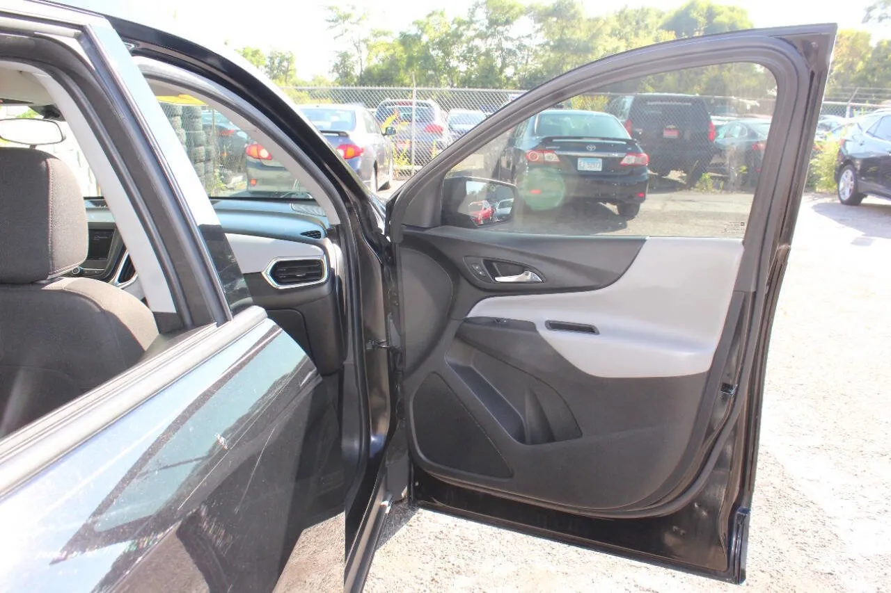 2019 Chevrolet Equinox LS - Photo 17