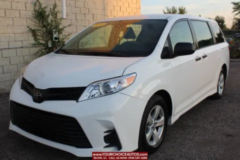 White 2018 Toyota Sienna L for sale in Elgin, IL