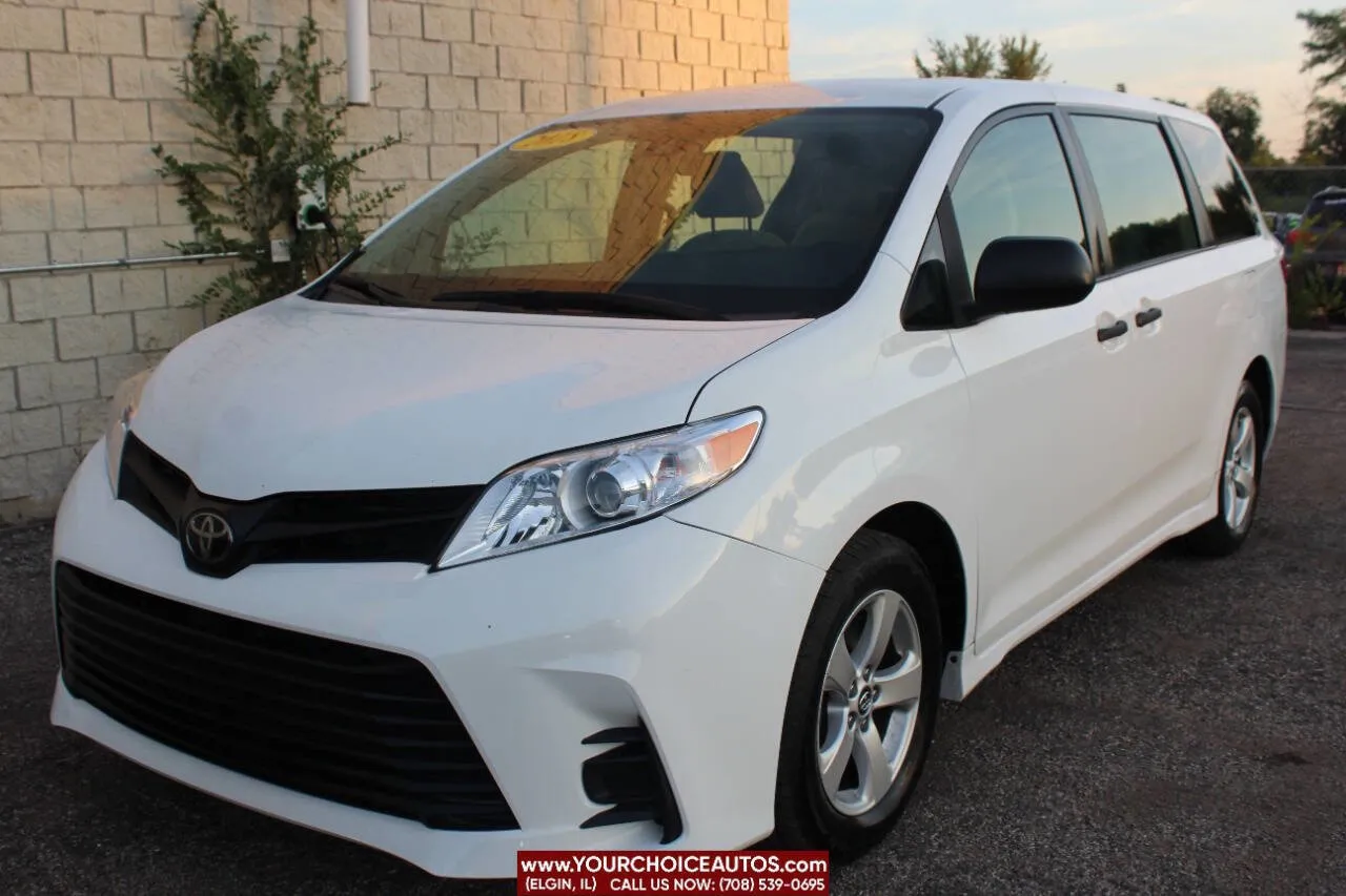 White 2018 Toyota Sienna L for sale in Elgin, IL