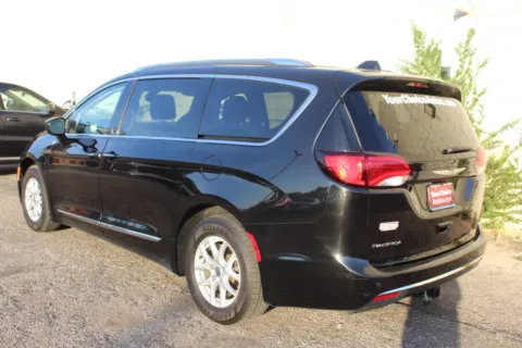 Another view of 2020 Chrysler Pacifica Touring L for sale in Elgin, IL at Your Choice Autos - Elgin