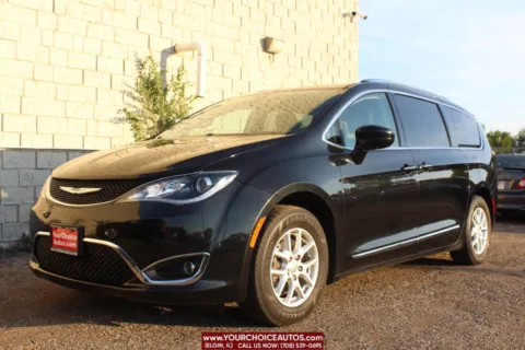 Black 2020 Chrysler Pacifica Touring L for sale in Elgin, IL