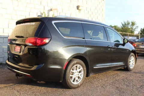 More photos of 2020 Chrysler Pacifica Touring L at Your Choice Autos - Elgin, IL