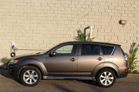 Photos of 2011 Mitsubishi Outlander GT for sale in Elgin, IL at Your Choice Autos - Elgin