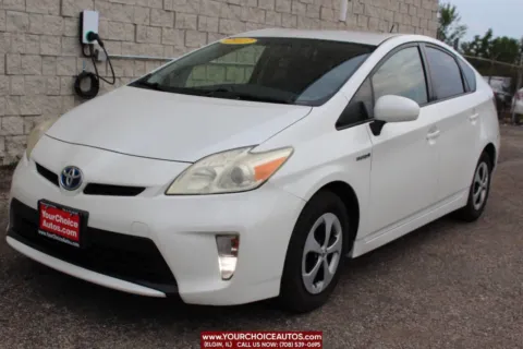 White 2013 Toyota Prius Two 4dr Hatchback for sale in Elgin, IL