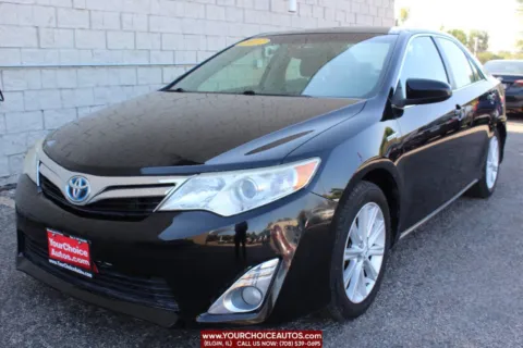 Black 2013 Toyota Camry Hybrid XLE 4dr Sedan for sale in Elgin, IL