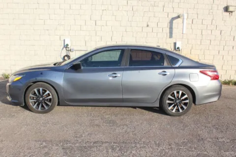 Photos of 2018 Nissan Altima 2.5 SV for sale in Elgin, IL at Your Choice Autos - Elgin