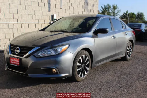 Gray 2018 Nissan Altima 2.5 SV for sale in Elgin, IL