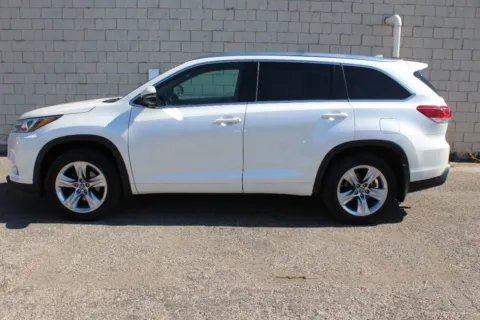 Photos of 2017 Toyota Highlander Limited AWD 4dr SUV for sale in Elgin, IL at Your Choice Autos - Elgin