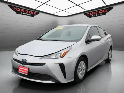 Silver 2019 Toyota Prius L Eco 4dr Hatchback for sale in Elgin, IL