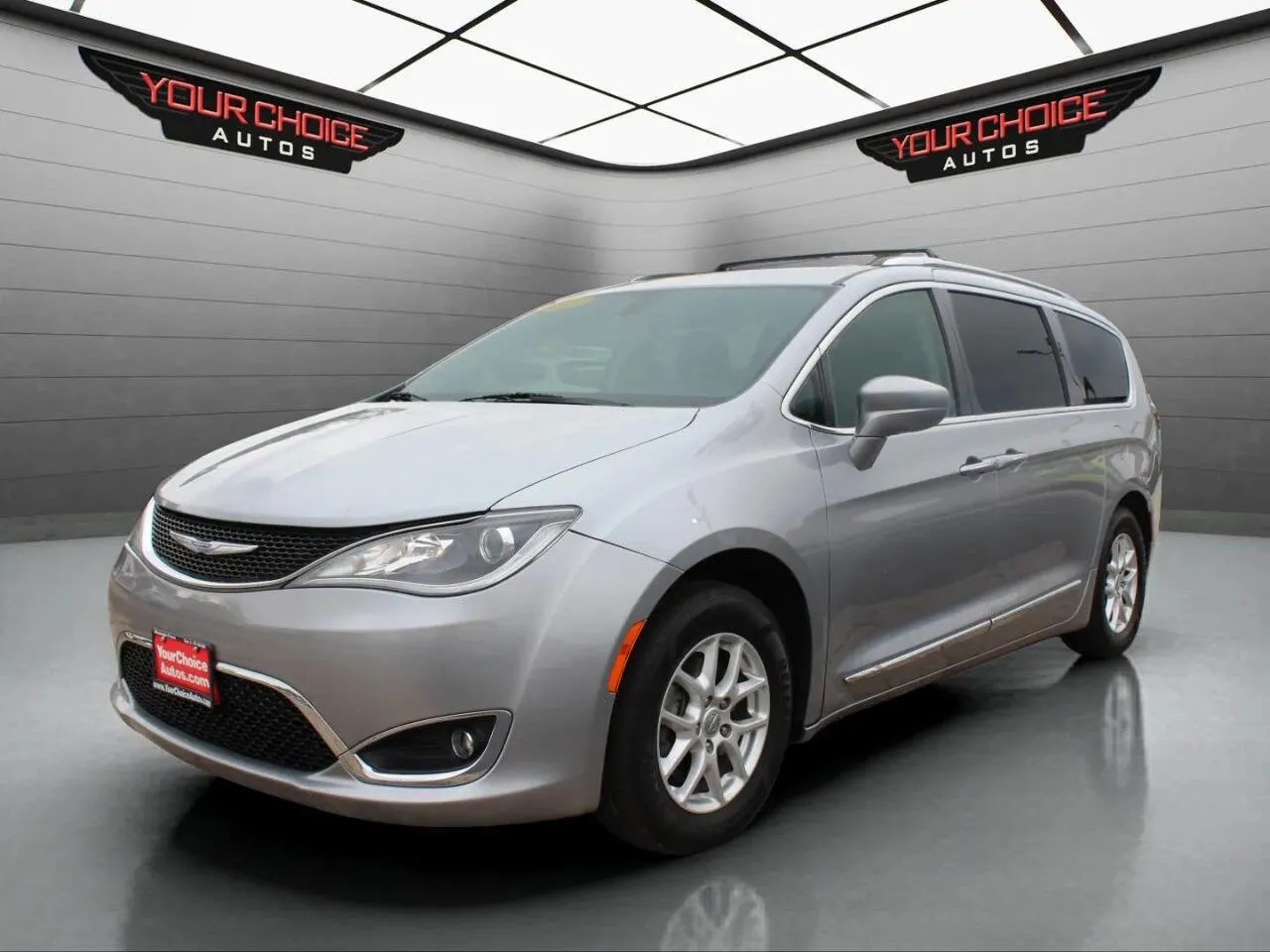 Silver 2020 Chrysler Pacifica Touring L for sale in Elgin, IL
