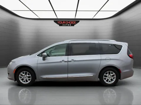 Photos of 2020 Chrysler Pacifica Touring L for sale in Elgin, IL at Your Choice Autos - Elgin