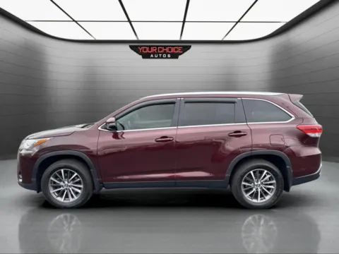 Photos of 2019 Toyota Highlander XLE 4dr SUV for sale in Elgin, IL at Your Choice Autos - Elgin