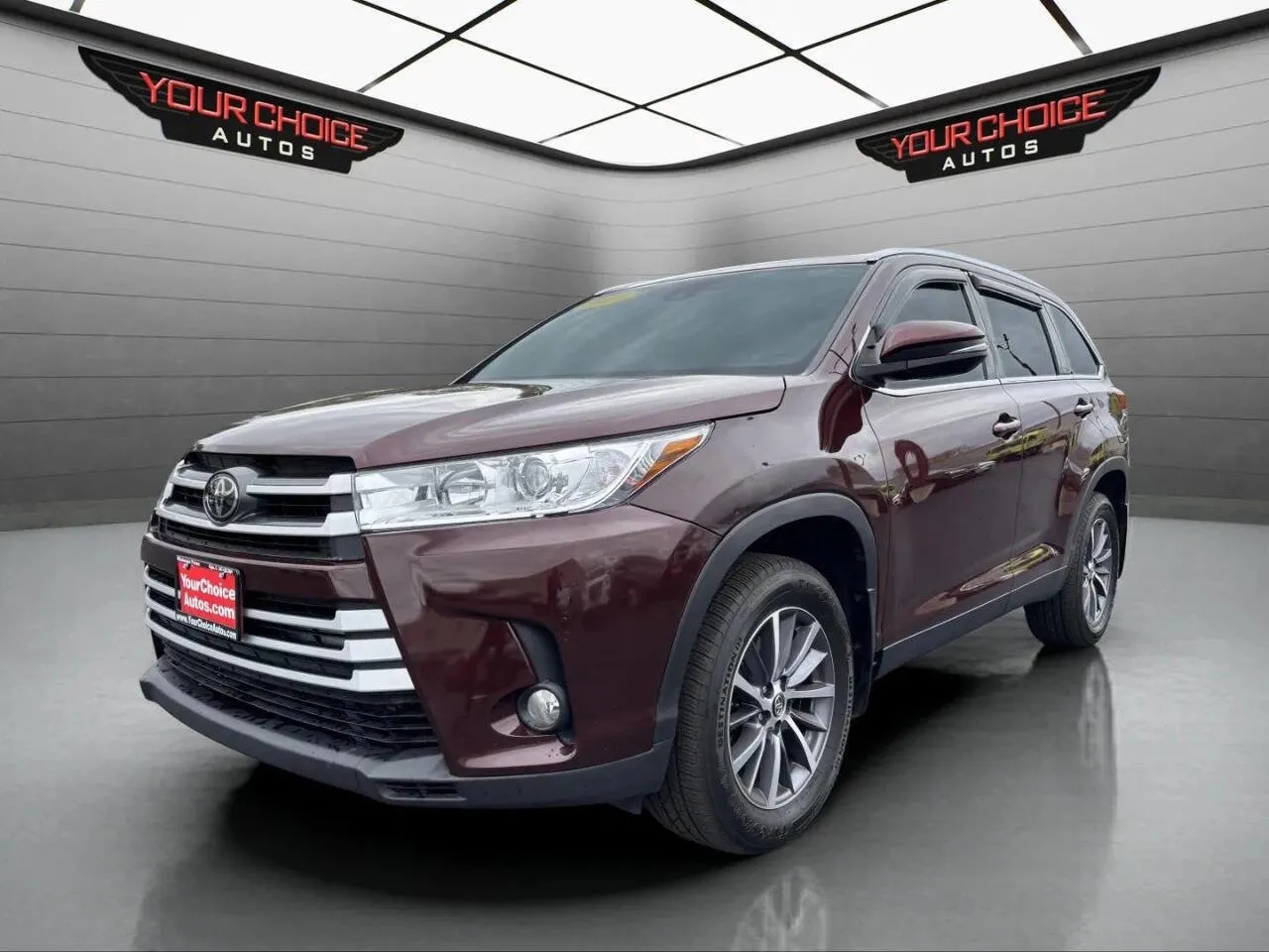 Red 2019 Toyota Highlander XLE 4dr SUV for sale in Elgin, IL