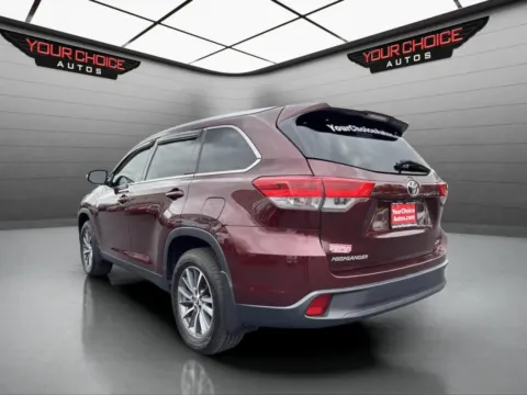 Another view of 2019 Toyota Highlander XLE 4dr SUV for sale in Elgin, IL at Your Choice Autos - Elgin