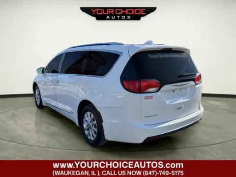 Another view of 2018 Chrysler Pacifica Touring L for sale in Waukegan, IL at Your Choice Autos - Waukegan