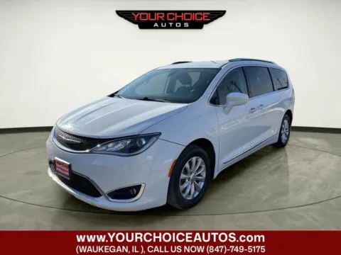 White 2018 Chrysler Pacifica Touring L for sale in Waukegan, IL