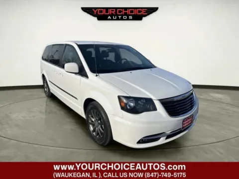 Another view of 2016 Chrysler Town & Country S for sale in Waukegan, IL at Your Choice Autos - Waukegan