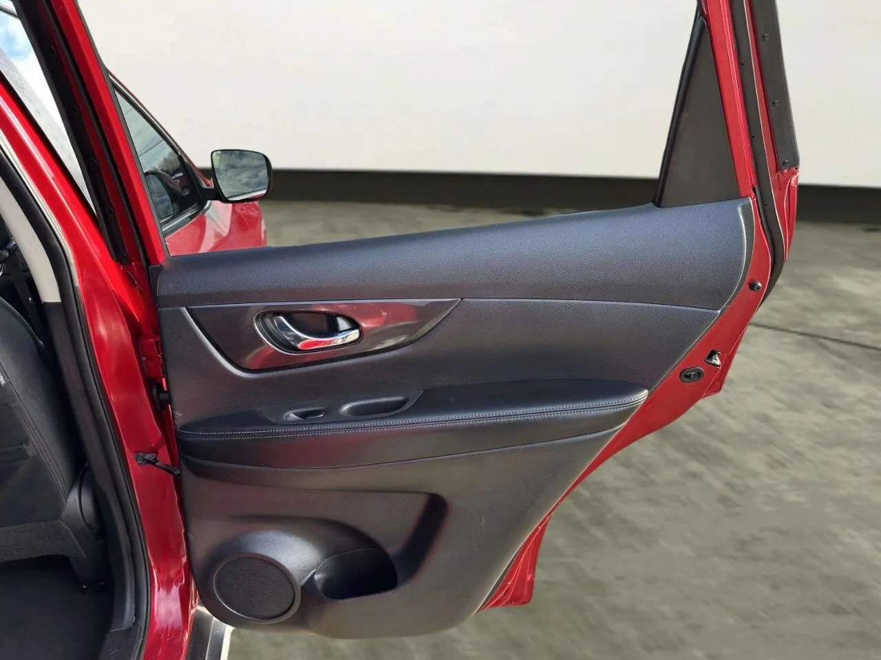 2017 Nissan Rogue SV - Photo 19