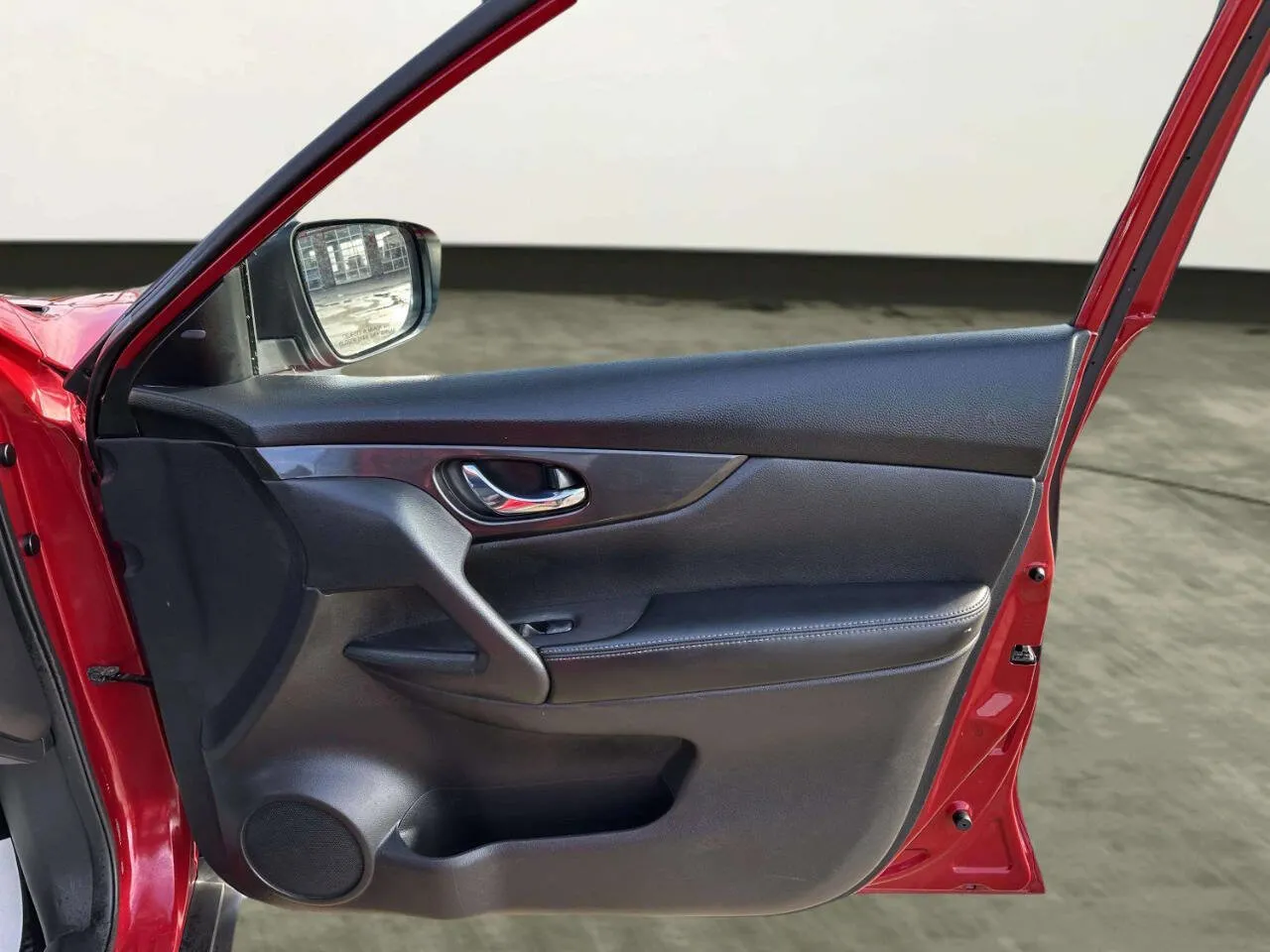 2017 Nissan Rogue SV - Photo 25