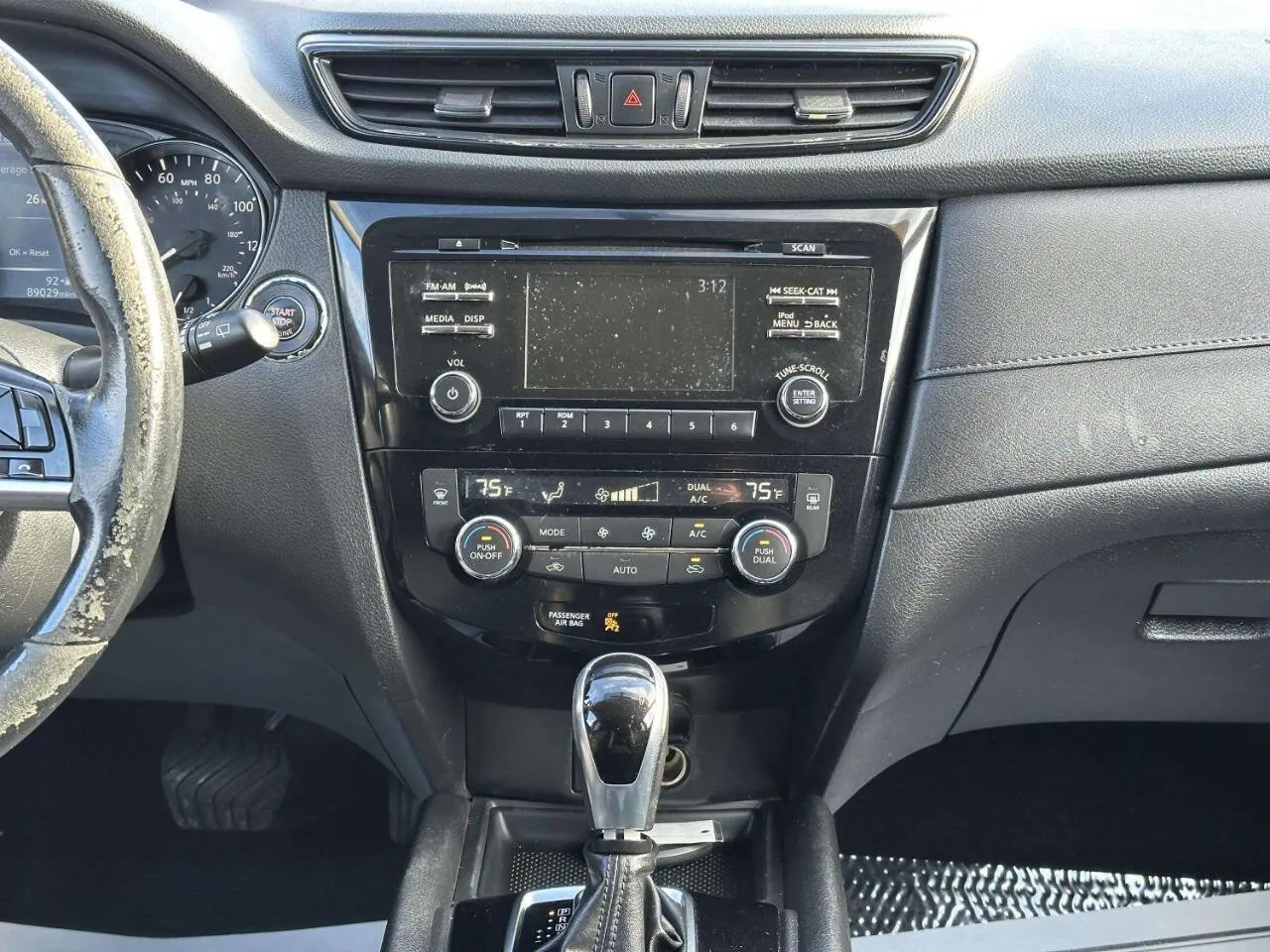2017 Nissan Rogue SV - Photo 22