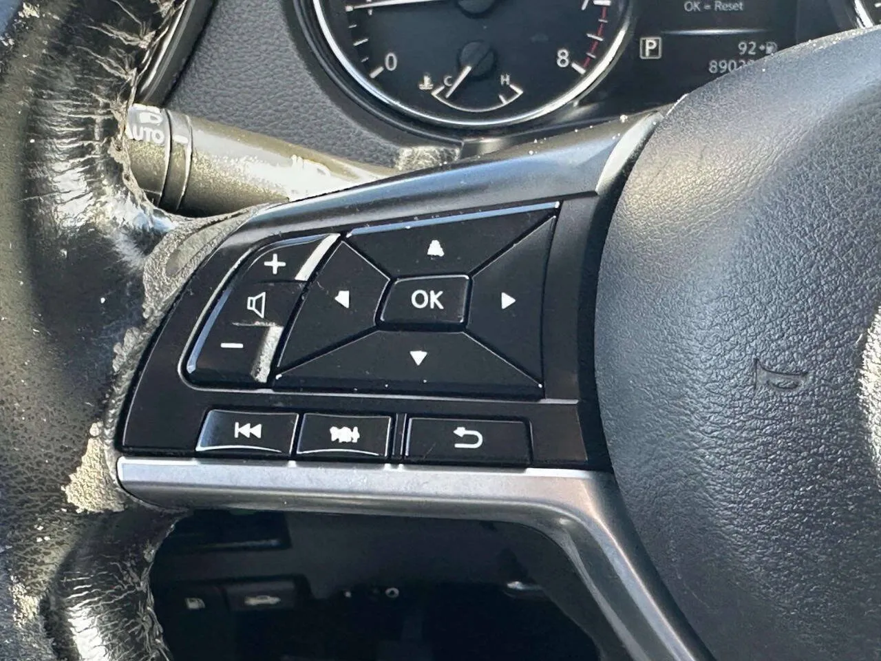 2017 Nissan Rogue SV - Photo 32