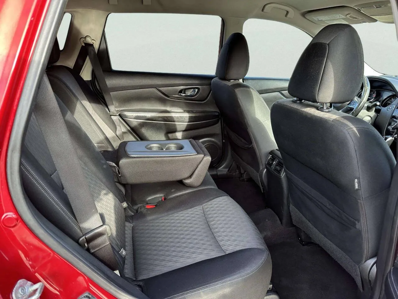 2017 Nissan Rogue SV - Photo 18