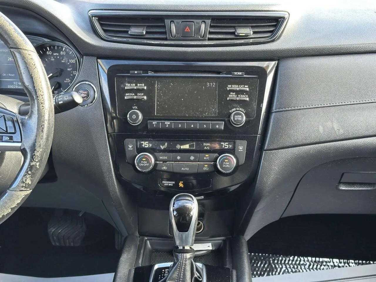 2017 Nissan Rogue SV - Photo 22