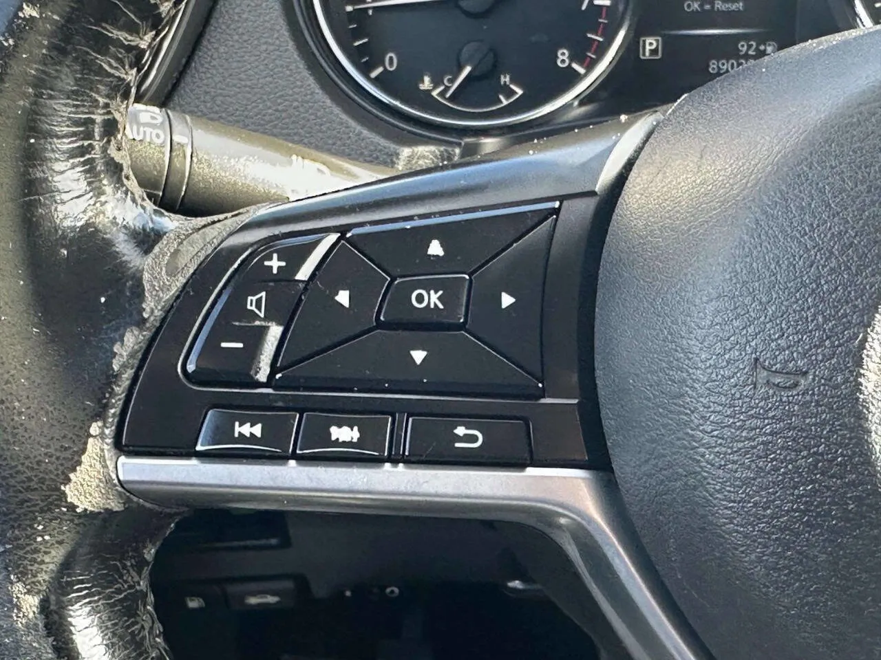 2017 Nissan Rogue SV - Photo 32