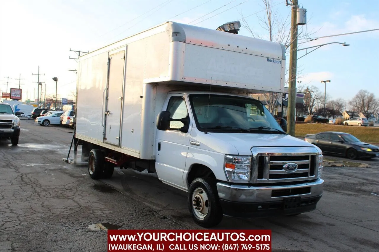 White 2021 Ford E-Series Cutaway E 450 SD 2dr Commercial/Cutaway/Chassis 138 176 in. WB for sale in Waukegan, IL