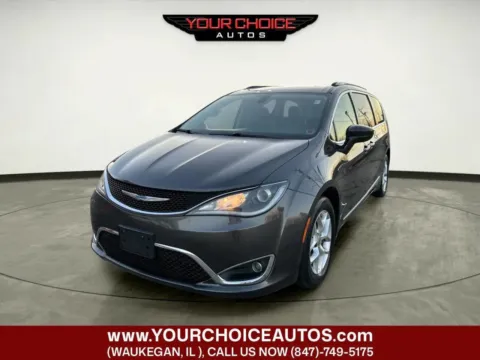 Gray 2018 Chrysler Pacifica Touring L Plus for sale in Waukegan, IL