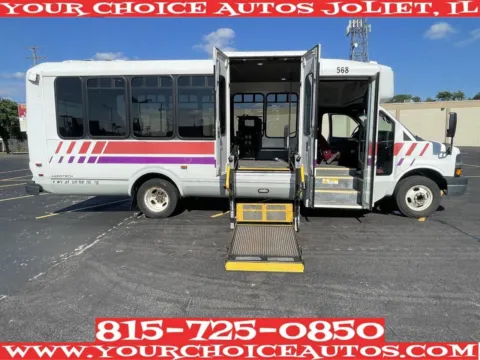 White 2014 Chevrolet Express Commercial Cutaway Diesel for sale in Waukegan, IL