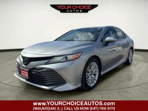 Silver 2018 Toyota Camry XLE 4dr Sedan for sale in Waukegan, IL