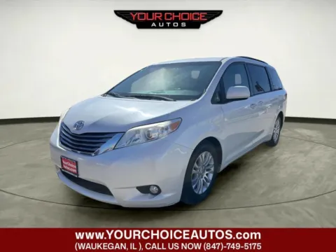 White 2015 Toyota Sienna XLE 7 Passenger Auto Access Seat 4dr Mini Van for sale in Waukegan, IL