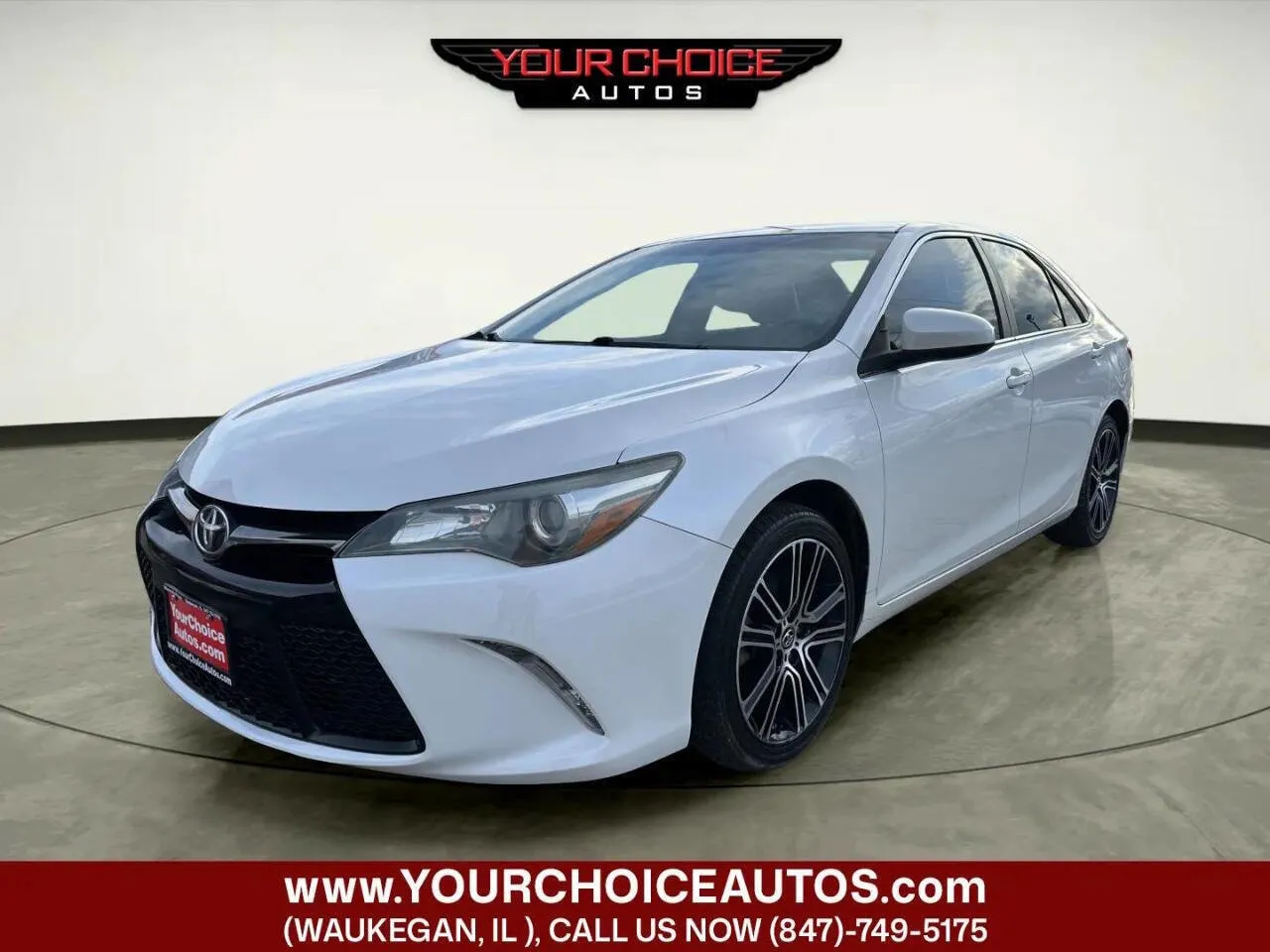 White 2016 Toyota Camry SE 4dr Sedan for sale in Waukegan, IL