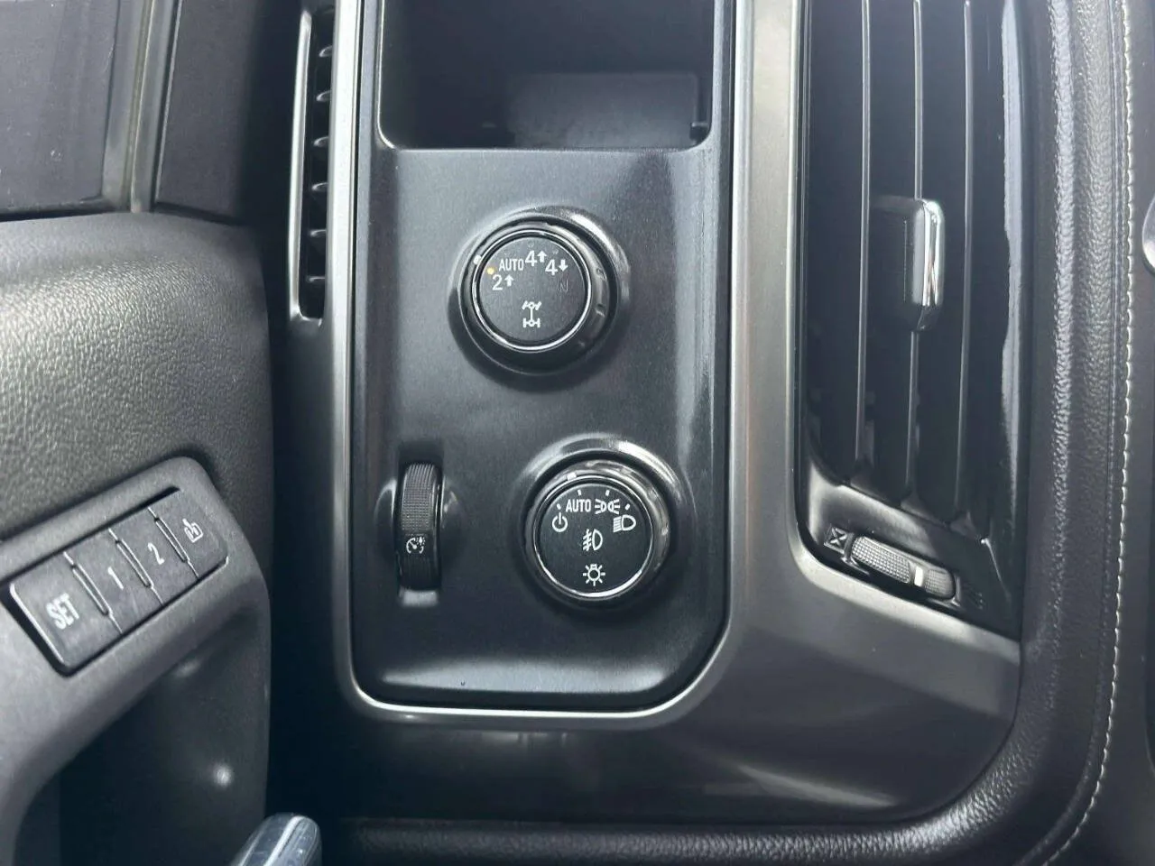 2018 Chevrolet Silverado 1500 LTZ Z71 - Photo 23
