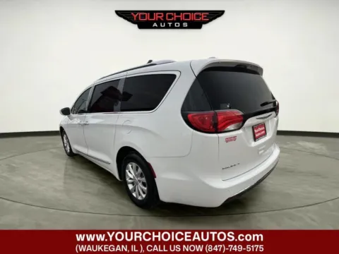 Another view of 2018 Chrysler Pacifica Touring L for sale in Waukegan, IL at Your Choice Autos - Waukegan