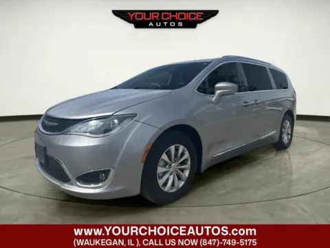 Silver 2018 Chrysler Pacifica Touring L for sale in Waukegan, IL