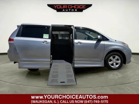 Silver 2011 Toyota Sienna LE 7 Passenger Auto Access Seat 4dr Mini Van for sale in Waukegan, IL