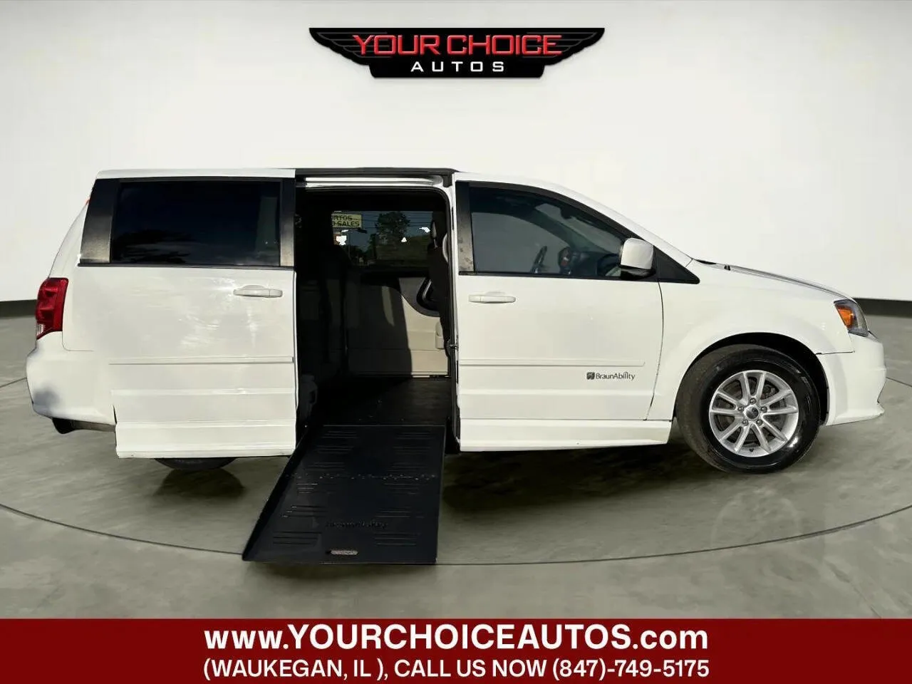 White 2016 Dodge Grand Caravan SXT for sale in Waukegan, IL