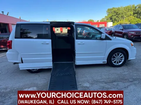 White 2014 Dodge Grand Caravan SXT for sale in Waukegan, IL