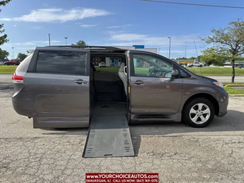 Gray 2013 Toyota Sienna LE Mobility 7 Passenger 4dr Mini Van for sale in Waukegan, IL
