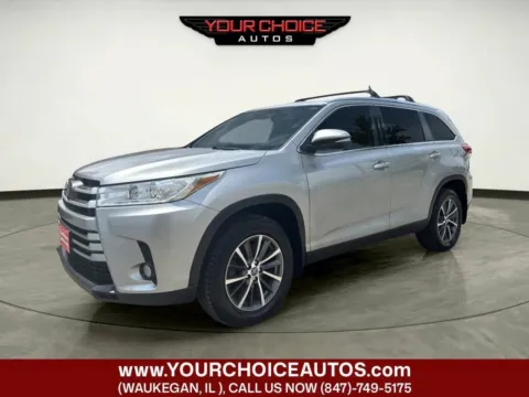 Silver 2019 Toyota Highlander XLE AWD 4dr SUV for sale in Waukegan, IL