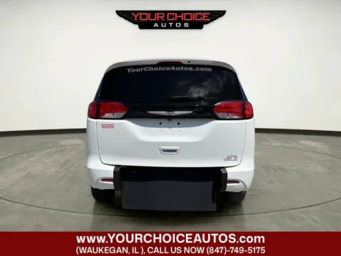 More photos of 2022 Chrysler Voyager LX at Your Choice Autos - Waukegan, IL