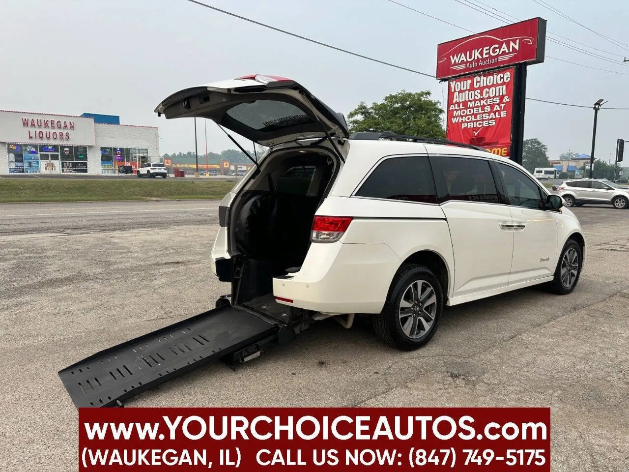 White 2016 Honda Odyssey Touring Elite 4dr Mini Van for sale in Waukegan, IL