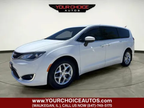 White 2017 Chrysler Pacifica Touring Plus for sale in Waukegan, IL