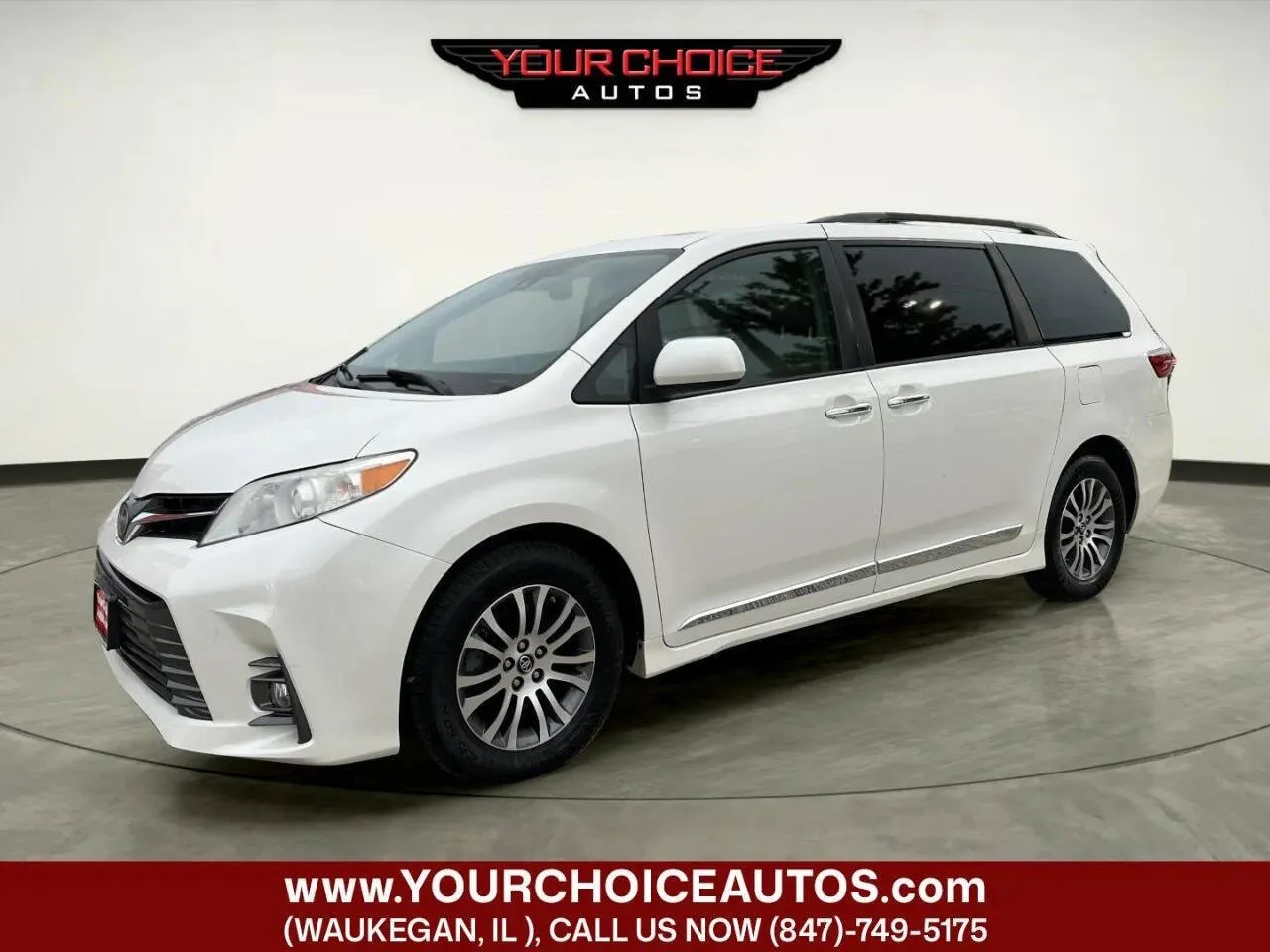 White 2018 Toyota Sienna XLE 8 Passenger 4dr Mini Van for sale in Waukegan, IL